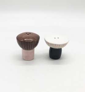 <span class=keywords><strong>Scarpe</strong></span> col tacco alto e la Borsa del raccoglitore A Forma di Ceramica Salt & Pepper Shaker, Bianco - Product Image 2