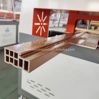 Machine de production de panneaux muraux de décoration intérieure en composite bois-plastique WPC, déchets plastiques PP PE, plancher en bois composite, plancher en parquet