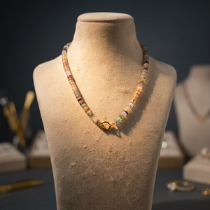 Collar de Piedras Preciosas Naturales Multicolores Hecho a Mano por SSringz, Gargantilla de Cristal Arcoíris para Mujer - Product Image 6