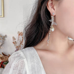 Pendientes de <span class=keywords><strong>mariposa</strong></span> con borla de gota de agua de perla de cristal para mujer y niña, pendientes largos con temperamento colgante, joyería nupcial para fiesta y boda, <span class=keywords><strong>Gif</strong></span> - Product Image 3