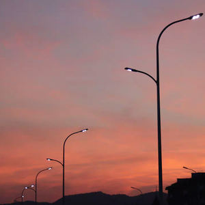 Fabrieksprijs Buiten Waterdichte Dubbele Arm Thermisch Gegalvaniseerde Straatlantaarnpaal Gemaakt Van Staal 160Km/U Windweerstand 10 Jaar - Product Image 2