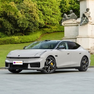 Nouvelle berline électrique LYNK & CO 10 Performance, 925 chevaux, 3,2 s de 0 à 100 km/h, 680 kW, double moteur pour les passionnés de piste - Product Image 2