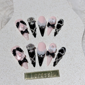 <span class=keywords><strong>Uñas</strong></span> Postizas Acrílicas de Alta Calidad Hechas a Mano al por Mayor, <span class=keywords><strong>Estilo</strong></span> Y2K Millennium Gyaru, con Alas Negras y Volantes - Product Image 1