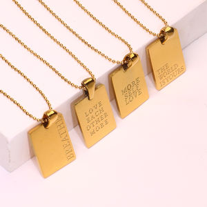 Collier personnalisé en acier inoxydable plaqué or avec pendentif rectangulaire représentant un <span class=keywords><strong>proverbe</strong></span> anglais en forme de lettre Joyas Acero Inoxidable - Product Image 1