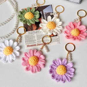 جديد الكروشيه عباد الشمس حقيبة الهاتف الملحقات اللؤلؤ مكرميه زهرة المفاتيح المنسوجة يدويا عباد الشمس القطيفة سلاسل المفاتيح اللعب - Product Image 1