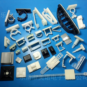 Attaches-câbles adhésifs en plastique pour caméras de tableau de bord et systèmes de navigation, attaches en nylon avec support - Product Image 1