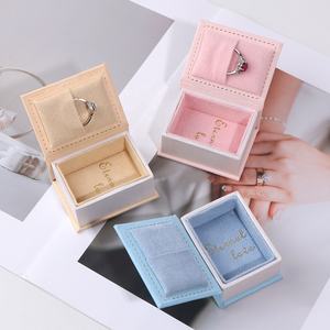 הפוך תיבת טבעת רטרו בסגנון רטרו, תיבת תכשיטים מגנטיים, תליון בצורת ספר יצירתי, תיבת אוזניים, תיבת אריזה, מתנה לוגו מותאם אישית - Product Image 2