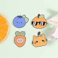 Broche en émail mignonne de fruits et légumes, motif dessin animé, chat orange et myrtille, pour décorer un sac à dos