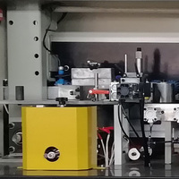 Machine automatique multifonctionnelle pour le collage de chants de panneaux de meubles et de placards en bois