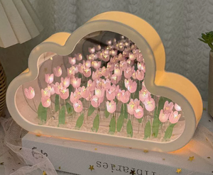 Tsinye ไฟกลางคืนดีไซน์กระจกรูปเมฆ LED พร้อมโคมไฟดอกไม้ประดิษฐ์สำหรับตั้งโต๊ะห้องนอน - Product Image 3