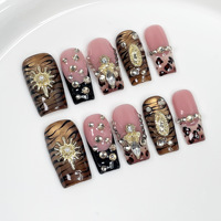 Ongles portables vintage baroques robustes, croix en métal, perles et strass, forme carrée moyenne, ongles faits à la main
