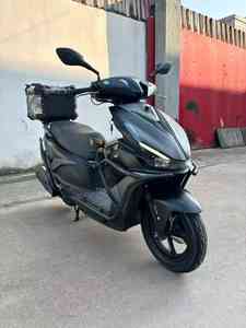 Scooter de Gasolina QJ Hong 125 ABS <span class=keywords><strong>2023</strong></span> Usado con Frenos de Disco y Sistema de Refrigeración por Aire, Scooter Usado pero en Buenas Condiciones - Product Image 2