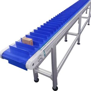 Bande transporteuse modulaire plate en PVC plastique avec crampons antidérapants - Product Image 1