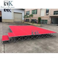 Scène de concert facile à installer avec finition tapis rouge et podium surélevé
