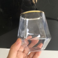 Lot de 100 verres à vin sans pied en plastique incassable, forme diamant, recyclables et sans BPA, transparents avec bord doré, pour les fêtes