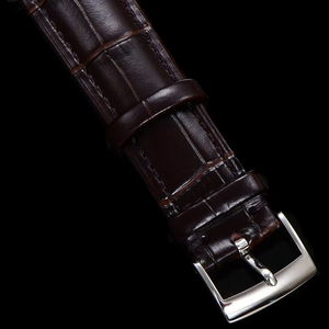 Montre automatique classique de style designer, aiguilles or rose, cadran blanc, réserve de marche, petite seconde, date, boîtier en acier 316L, bracelet en cuir marron - Product Image 5