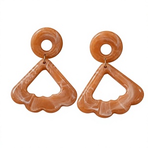 Boucles d'oreilles créoles fantaisie en résine en forme de flamme, faites à la main en acrylique, style punk, plaqué noir, unisexe, bijoux de qualité supérieure pour femme - Product Image 4