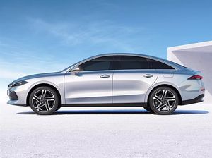 รถยนต์ ACURA Roewe D7 DMH ปี 2024 รุ่นซีดาน พวงมาลัยซ้าย ยาง R15 เบาะหนัง เกียร์อัตโนมัติ - Product Image 3