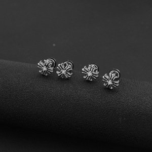 Boucles d'oreilles clous géométriques croisées, style luxe léger, design populaire, unisexe, en acier inoxydable, bijoux de mode, vente en gros - Product Image 4