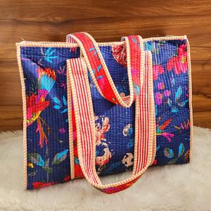 Bolso de mano acolchado de algodón con diseño de estampado Floral bohemio sostenible Mango de cuerda de lona ecológico para compras de fin de semana de playa - Product Image 1