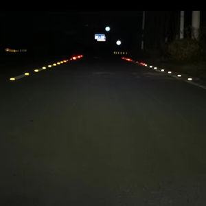 عاكسات بلاستيكية بيضاء للطرق السريعة مقاومة للماء IP68 مصابيح مرور لسلامة الطرق والطرق وصنع المسامير - Product Image 1