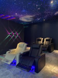 सफेद + काले बड़े आकार सिनेमा एकल सीट कुर्सी घर सिनेमा सोफे वास्तविक चमड़े के घर थिएटर फर्नीचर इलेक्ट्रिक रिक्लियर सोफा - Product Image 6