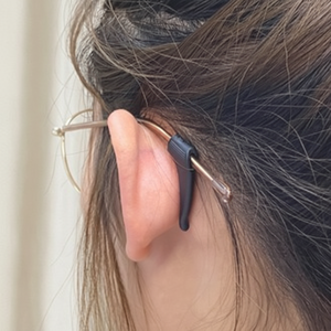 Occhiali antiscivolo bianchi da conversazione quotidiana supporto per gomiti e ginocchiere per una vestibilità sicura - Product Image 1