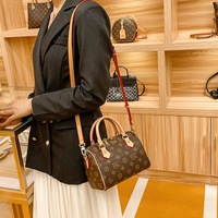 Sac Boston de luxe pour femme en cuir véritable, bandoulière, nouvelle collection printemps-été, avec fermeture éclair et lettres, par un créateur de marque