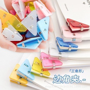 Clip Triangular de Esquina Zhengyan de 50 mm, Plástico Multifuncional para Cuadernos y Papelería - Product Image 1