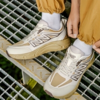Chaussures de sport respirantes à lacets de haute qualité avec logo personnalisé, design léger rehaussant la taille et amorti