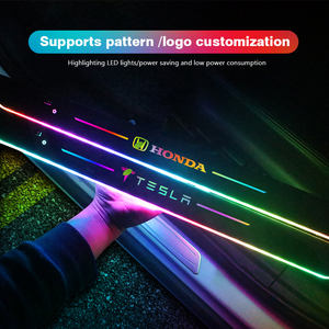 Lampe à pédale de bienvenue sans fil avec <span class=keywords><strong>logo</strong></span> de voiture Bande lumineuse de porte de voiture LED Plaque de seuil de porte Lampe à pédale LED - Product Image 5