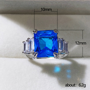 Anello con Zircone Quadrato Blu Acqua per Donne, Elegante Gioiello da Dito alla Moda - Product Image 5