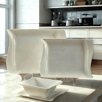 Vente en gros Vaisselle en céramique blanche Assiette à dîner rectangulaire irrégulière de haute qualité Service de table en céramique fine