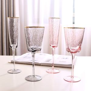 Ensemble de verres à vin à bord doré martelé, flûtes à <span class=keywords><strong>champagne</strong></span> en cristal rose <span class=keywords><strong>et</strong></span> gris fumé, gobelets en verre texturé de luxe pour mariage <span class=keywords><strong>et</strong></span> réceptions - Product Image 1