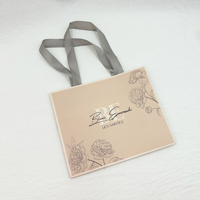 Bolsas de papel de compras personalizadas al por mayor, bolsas de papel de regalo de lujo con logotipo impreso, embalaje con asa