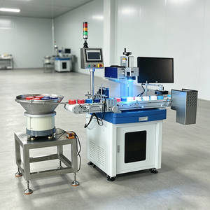 Machine de marquage laser UV tout-en-un avec dispositif d'alimentation et de rejet automatiques pour le marquage QR d'un code sur chaque bouchon de bouteille - Product Image 2