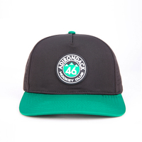 Op maat gemaakte logo-geprägte unisex verstelbare performance baseballcap met PVC rubberen patch, 5-delige sportpet, hoge kwaliteit, enkelrijig.