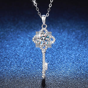 Collar Chapado en plata S925, colgantes de moissanita, diseño de llave de trébol de cuatro hojas, cadena de hilo de 1 quilate, certificado por terceros para mujer - Product Image 6