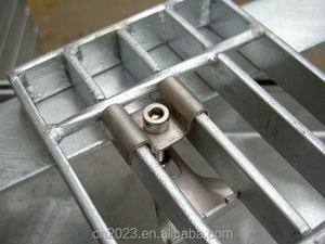 Clips de treillis en acier galvanisé haute résistance Type a B C Installation facile pour les escaliers en acier extérieurs - Product Image 4