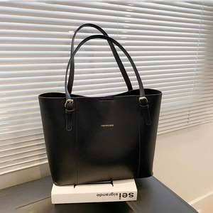 حقيبة كتف نسائية كبيرة السعة للتنقل، حقيبة يد عصرية بسحاب من جلد البولي يوريثان - Product Image 5