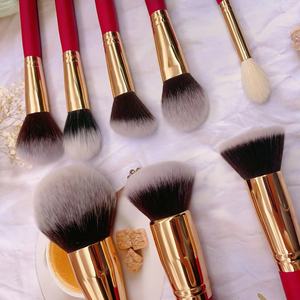 Ensemble de 8 pinceaux de maquillage rouges, poils synthétiques vegan, pinceau de contour, pinceau de fond de teint, pinceau de beauté pour le visage, pour l'application du maquillage - Product Image 6