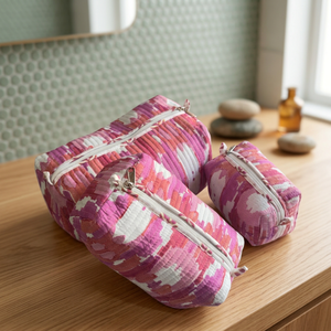Ensemble de 3 trousses de toilette en coton imprimé à la main, pour femmes, pour le voyage et le maquillage. - Product Image 1