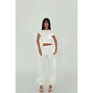 Pantalon de costume blanc pour femme avec détail poche - Product Image 3