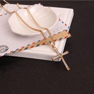Collar con Cruz de Diamantes de Imitación Estilo Hip Hop con Cadena de Caja, Disponible en Plata y Oro para Uso Diario - Product Image 3