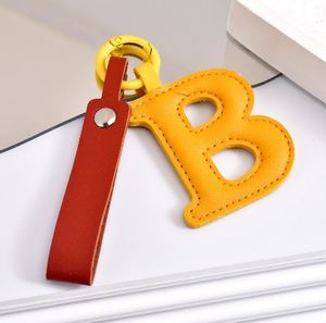 Porte-clés Alphabet 26 Lettres en Cuir PU, Breloque de Sac Initiale, Pendentif Personnalisé en Anglais pour Clés - Product Image 3