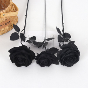 Jessie Roses Noires Artificielles 6 pièces Décoration Florale Thème Sombre pour Arrangements d'Halloween - Product Image 2