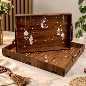 Plateau de service rond en bois fait main, durable, compatible lave-vaisselle, avec bord décoratif floral en fer noir, ensemble de 3 pièces - Product Image 1
