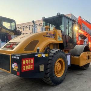 Pour rouleau compacteur vibrant XS143J 14 tonnes pour projets routiers et municipaux-puissance moteur d'origine 130kW - Product Image 2