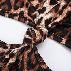 จั๊มสูทกางเกงขาสั้นแบบชิ้นเดียวเปิดหลังคอวีลึกคอเสื้อพิมพ์ลายเสือดาวเซ็กซี่2025 Clk - Product Image 4