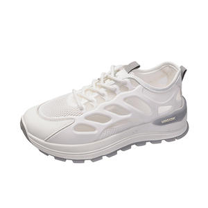 Baskets blanches fines et respirantes en maille pour femmes, chaussures de sport décontractées polyvalentes à semelle épaisse et légère avec découpes, collection été 2026 - Product Image 5